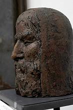 Rzeźby Wiśniewskiego, ograniczające się przeważnie do głów i popiersi, mają ogromną siłę wyrazu.
