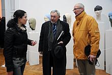 Artystka zaprezentowała Prezydentowi Jackowi Majchrowskiemu swoje prace - głównie rzeźby i płaskorzeźby ceramiczne. 
