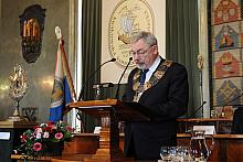 Prezydent Miasta Krakowa Jacek Majchrowski wygłosił laudację na cześć Dostojnej Laureatki. Wręczył także Odznaki "Honoris g