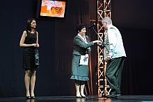 Zastępca Prezydenta Krakowa Elżbieta Lęcznarowicz wręczyła nagrody laureatom konkursu na najlepszą rekomendację.