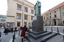 W ramach obchodów święta jednego z patronów Krakowa - św. Józefa - składane są kwiaty pod pomnikiem Józefa Dietla, który sprawow