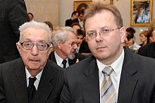 Obaj Laureaci - z lewej profesor Henryk Markiewicz, z prawej dr hab. Krzysztof Uniłowski, który nagrodę otrzymał za całokształt 