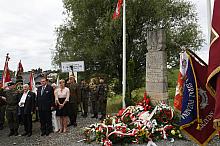 Uroczystości przy pomniku w Michałowicach, upamiętniającym obalenie słupów granicznych państw zaborczych i wymarsz I Kompanii Kadrowej