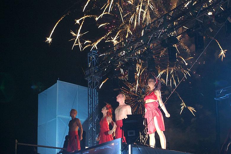 Ostanim punktem programu imprezy plenerowej Wianki 2006 był pokaz ogni sztucznych.