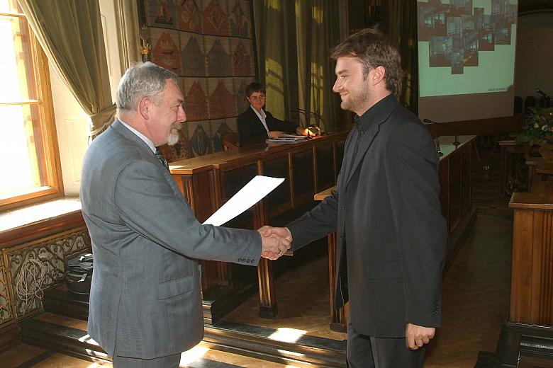 Bartosz Haduch - absolwent Wydziału Architektury Politechniki Śląskiej w Gliwicach, laureat 17 konkursów architektonicznych.