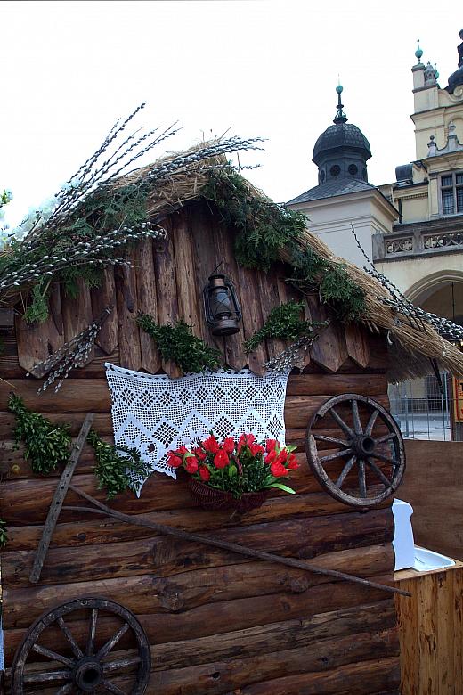 Aranżacja kramów na krakowskim Rynku przypominała odchodzącą w przeszłość, dawną małopolską wieś.