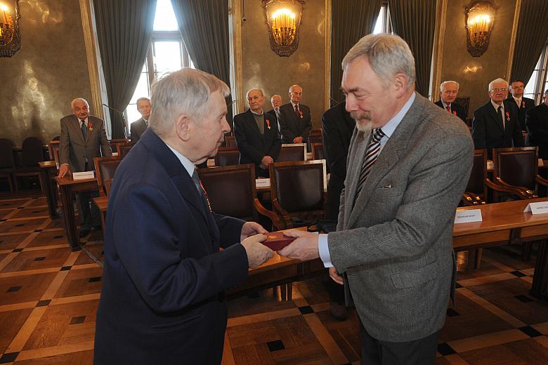 Krzyżem Kawalerskim Orderu Odrodzenia Polski odznaczony został Pan Władysław Spisak.