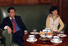 Ambasador Chińskiej Republiki Ludowej JE Yuan Guisen wraz
z małżonką, Yang Hong. 