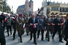 W pochodzie, który przeszedł ulicami Krakowa uczestniczyło kilka tysięcy osób.