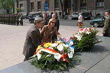 W imieniu władz miasta kwiaty na Grobie Nieznanego Żołnierza złożył Henryk Bątkiewicz, Zastępca Prezydenta Miasta Krakowa.