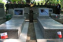 Odnowione groby Legionistów Polskich na cmentarzu Rakowickim.