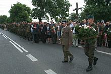 Złożenie kwiatów przez przedstawicieli Wojska Polskiego.