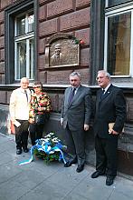 Pamiątkowe zdjęcie, od lewej: Jakow Gross, Lili Polman, prof. Jacek Majchrowski oraz prof. Aleksander Skotnicki.