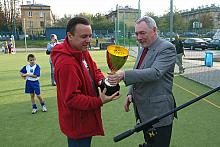 ...uhonorował zwycięzcę i wręczył "Puchar Prezydenta Miasta Krakowa" za zajęcie pierwszego miejsca w I Otwartym Turnie