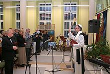 Ojciec Piotr Chojnacki, Opat Klasztoru OO. Cystersów w Mogile, poświęcił obiekt i wspólnie z ...