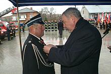 Jacek Majchrowski, Prezydent Miasta Krakowa, uhonorował dh. Edwarda Klamrę, Prezesa OSP we Wróżenicach  Odznaką "Honoris gr