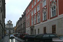Dotację przyznano m. in. na renowację elewacji frontowych dawnego pałacu Przebendowskich przy ul. św. Jana 13. Fasada budynku z 