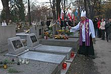 Ks. Janusz Bielański, proboszcz Katedry na Wawelu, najpierw odprawił nabożeństwo żałobne za śp. Marszałka Józefa Piłsudskiego a 