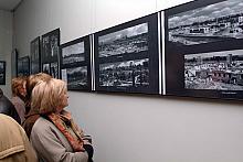 Przybyli goście mieli okazję 
obejrzeć fotograficzną wystawę Stanisława Senissona "Nowa Huta Nowe Miasto, nowi ludzie
