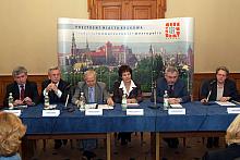 Jacek Majchrowski, Prezydent Miasta Krakowa, przedstawił swoich zastępców podczas konferencji prasowej.