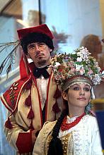 Pojawili się - obok innych postaci -Panna Młoda i Pan Młody z "Wesela", najsłynniejsi polscy nowożeńcy. 