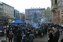 Już po raz dziesiąty na krakowskim Rynku spotkali się ludzie niosący pomoc 
z tymi, którzy tej pomocy najbardziej potrzebują. P