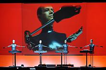 Kraftwerk - kultowy zespół niemiecki, założony w 1970 roku - zakończył swoim występem tegoroczny Festiwal Sacrum Profanum.