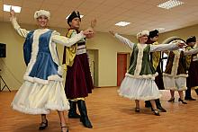 Uroczystość rozpoczęli młodzi tancerze, ubrani - jak przystało na szkołę noszącą imię króla Jana III Sobieskiego - w stroje z XV