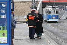 Od dnia otwarcia przystanki tramwajowe  linii 4, 5, 9, 10 i 15 zostały przeniesione na dolny poziom Ronda Mogilskiego.
