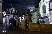 Kościół pod wezwaniem św. Andrzeja ufundował zapewne palatyn Sieciech w drugiej połowie XI wieku. Jest to w Krakowie jedyna zach