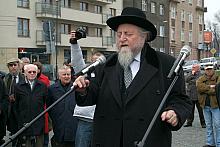 Głos zabrał rabin naczelny Galicji Edgar Glück.