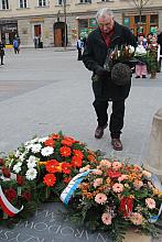 W imieniu Związku Żołnierzy Batalionów Chłopskich kwiaty złożył doktor Dionizy Smyk.