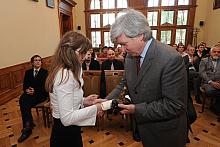 Zastępca Prezydenta Miasta Krakowa Kazimierz Bujakowski wręczył nagrody  laureatom konkursu.
Trzecie miejsce zdobyła Sylwia Mak