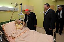 Wśród gości przybyłych na uroczystość otwarcia "Ortopedicum" był ksiądz kardynał Stanisław Dziwisz.