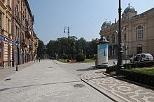 Z wielkim pietyzmem wyremontowano też mozaikowy chodnik przed Teatrem im. Juliusza Słowackiego.