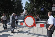 Symbolicznego oraz fizycznego otwarcia ul. Szpitalnej dokonał Prezydent Miasta Krakowa, usuwając zamykającą ulicę barierę.