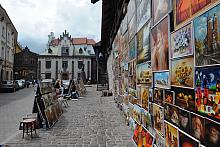 ...oraz obejrzeć galerię malarstwa na starych murach miejskich.