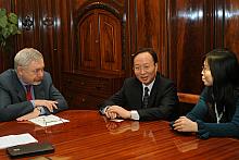 Prezydent Miasta Krakowa Jacek Majchrowski oraz Wiceprezydent Nankinu Liu Yi An...