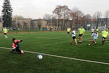 Z okazji uruchomienia kompleksu sportowego Prezydent Krakowa przekazał młodzieży szkolnej kilkanaście piłek do różnych dyscyplin