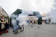 W corocznym biegu wokół Rynku Głównego licealiści rywalizowali o szablę Kapitana Stawarza, inicjatora akcji wyzwolenia Krakowa.