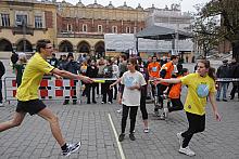 Zawodnicy musieli pokonać dystans 4 x 570 metrów, który wyznaczały okrążenia wokół Rynku Głównego.