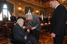 Krzyżem Oficerskim Orderu Odrodzenia Polski odznaczony został Pan Cyryl Laskowski.