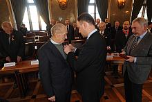Krzyżem Kawalerskim Orderu Odrodzenia Polski odznaczony został Pan Adam Białecki.