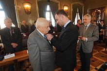 Krzyżem Kawalerskim Orderu Odrodzenia Polski odznaczony został Pan Kazimierz Słupczyński.