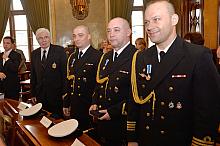 Uroczystość wręczenia odznak Honoris Gratia oficerom okrętu transportowo-minowego ORP „Kraków”