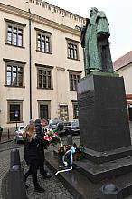 Złożenie kwiatów pod pomnikiem Józefa Dietla - święto patrona miasta