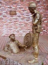 Wujek Jasza i Stażysta - pomnik w Krasnojarsku