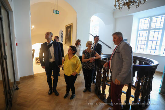 Zwiedzanie Pałacu Potockich i Krzysztofory przez delegację z Frankfurtu