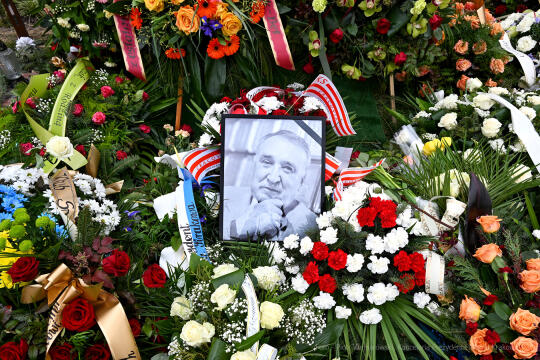 Pogrzeb redaktora Ryszarda Niemca w nowej Alei Zasłużonych na Cmentarzu Rakowickim