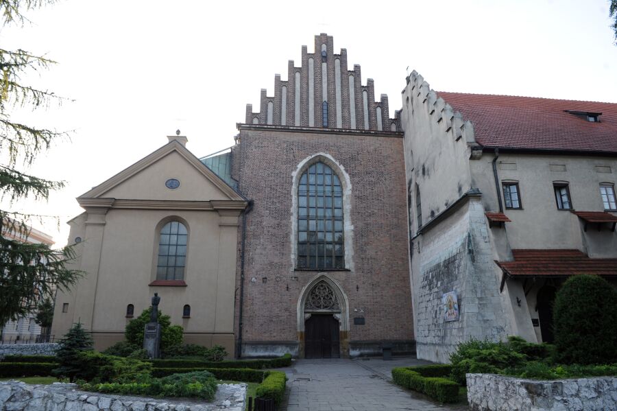 fasada Bazyliki oraz elewaacja kaplicy i klasztoru przed remontem